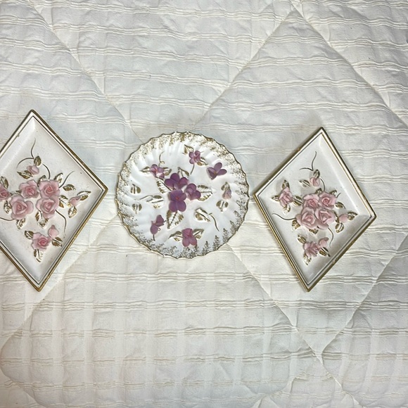 Lefton’s Chawkware Trio Ceramic Floral Wall Decor - Picture 2 of 8